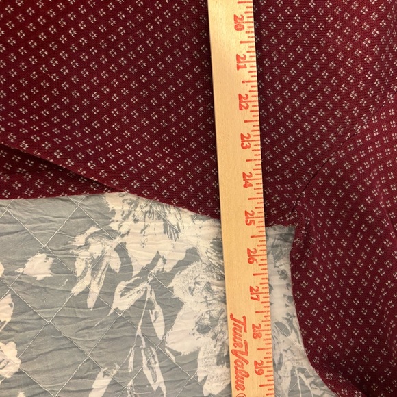 Lands' End Men's Deep Red V-Neck Sweater - Picture 2 of 7